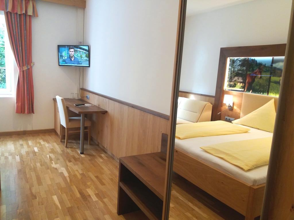 Hotel Gut Drasing à Krumpendorf Extérieur photo