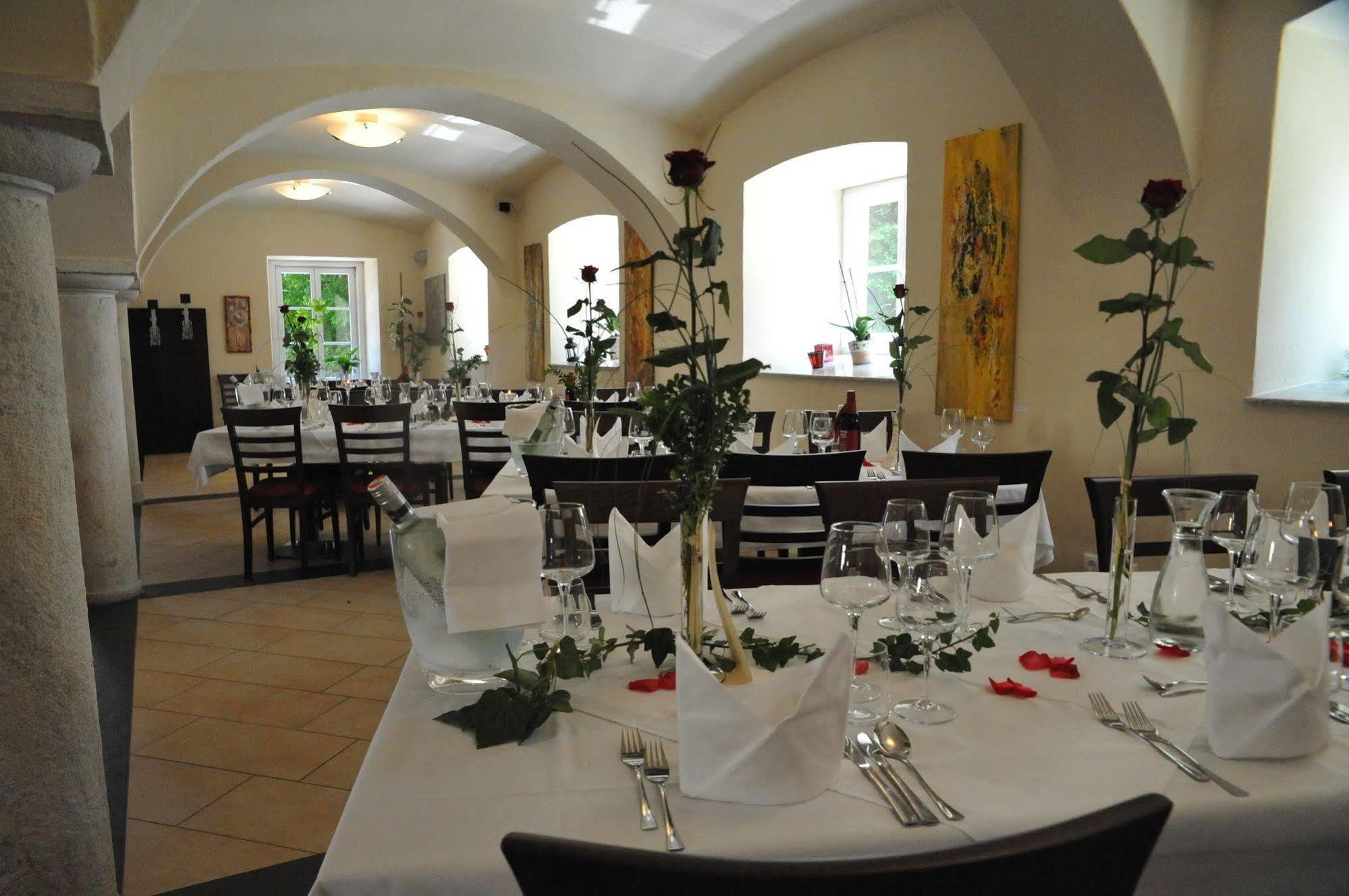 Hotel Gut Drasing à Krumpendorf Extérieur photo
