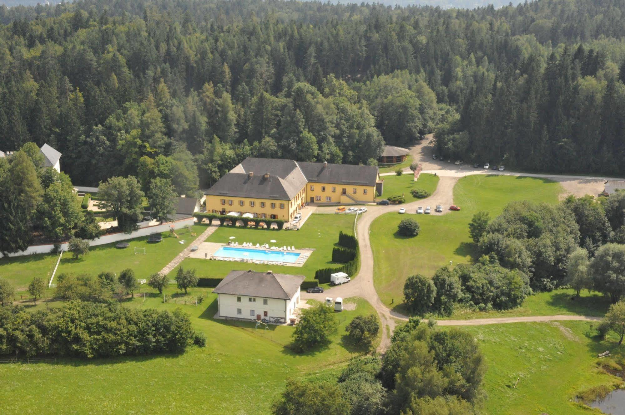 Hotel Gut Drasing à Krumpendorf Extérieur photo